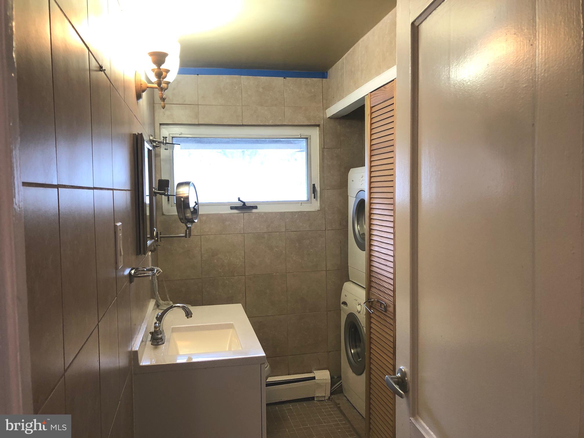 8507 Patton Road Glenside, PA 19038 - Photo 21 of 44 1st Flr Bath
