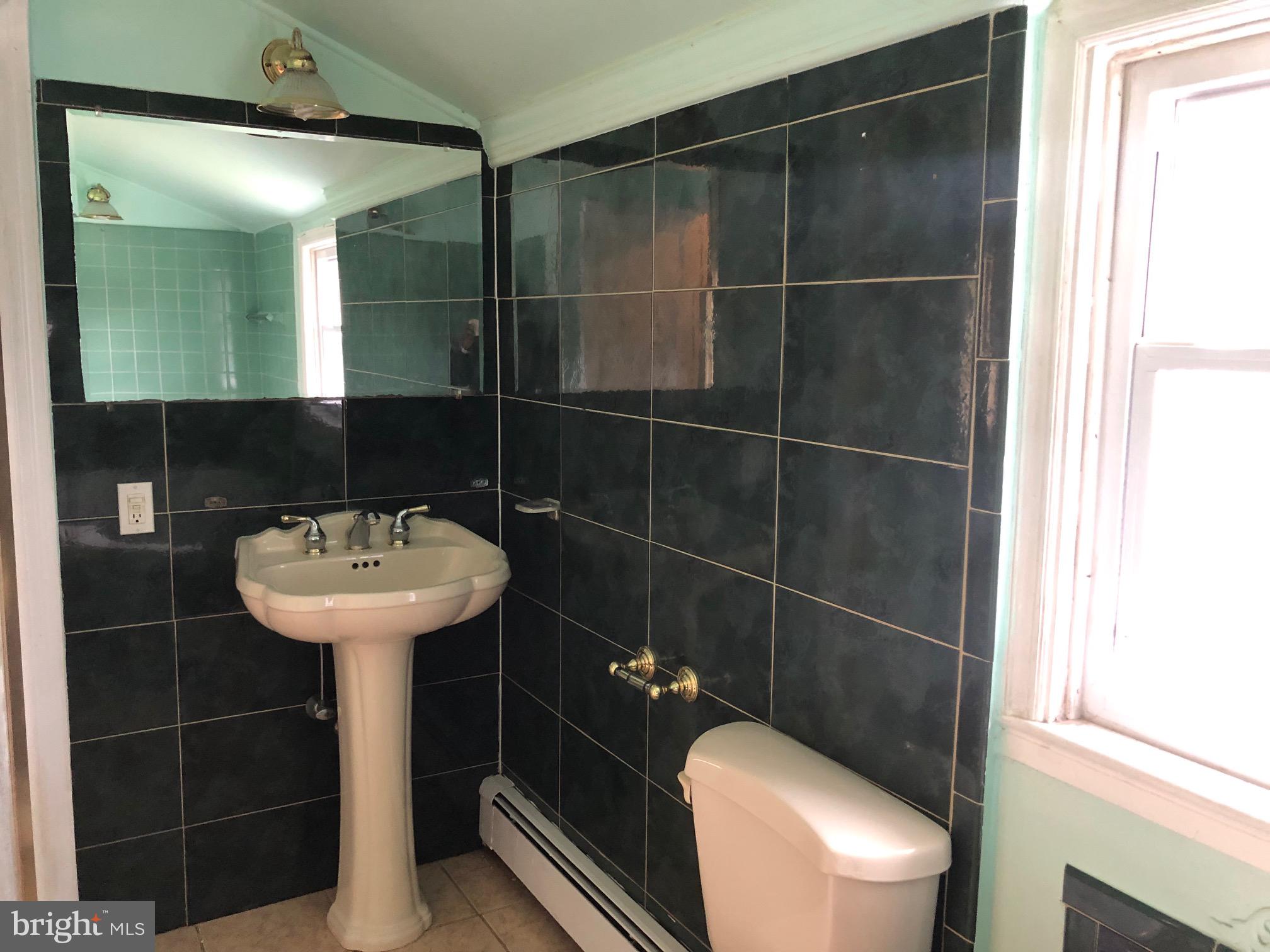 8507 Patton Road Glenside, PA 19038 - Photo 34 of 44 2nd Flr Bath