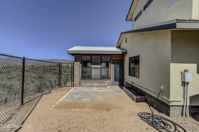 a view of a house with backyard and porch