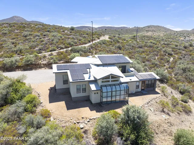 a view of a houses with a yard