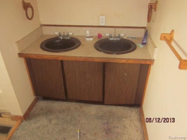 13202 Darling Road Milan, MI 48160 - Photo 9 of 11 Bathroom