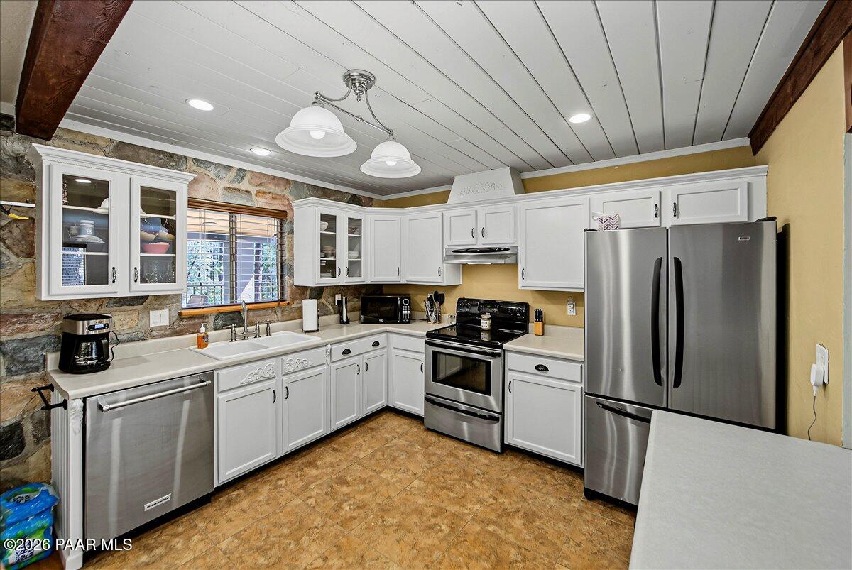 2521 West Copper Basin Road Prescott, AZ 86303 - Photo 7 of 30 07-Kitchen