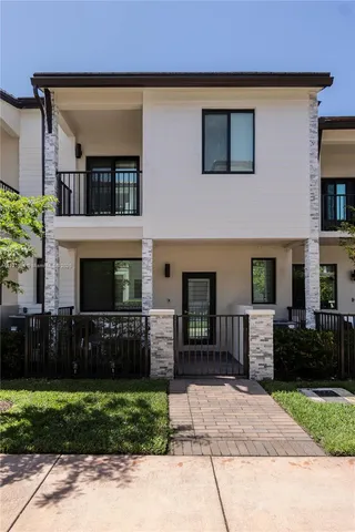 $735,000 | 4552 Northwest 83rd Path, Doral, FL 33166