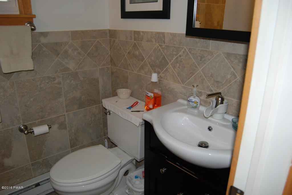 118 Logger Road Canadensis, PA 18325 - Photo 16 of 32 Bath 1