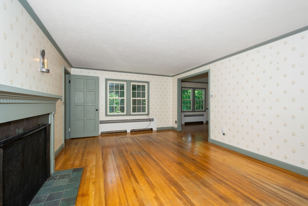 3 Ellestuen Road Worcester, MA 01606 - Photo 4 of 39 Gallery Image 4