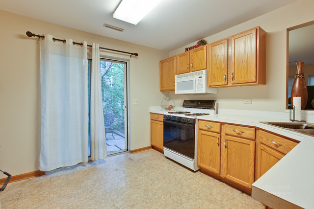 274 West Treehouse Lane Round Lake, IL 60073 - Photo 15 of 19