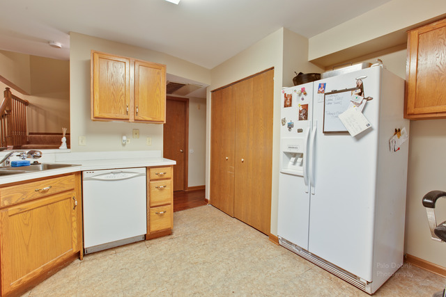 274 West Treehouse Lane Round Lake, IL 60073 - Photo 16 of 19