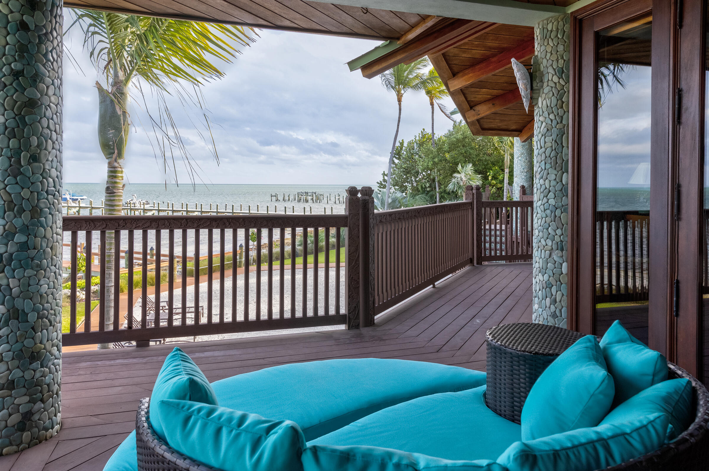 89301 Old State Road Tavernier, FL 33070 - Photo 29 of 99 a view of balcony with furniture