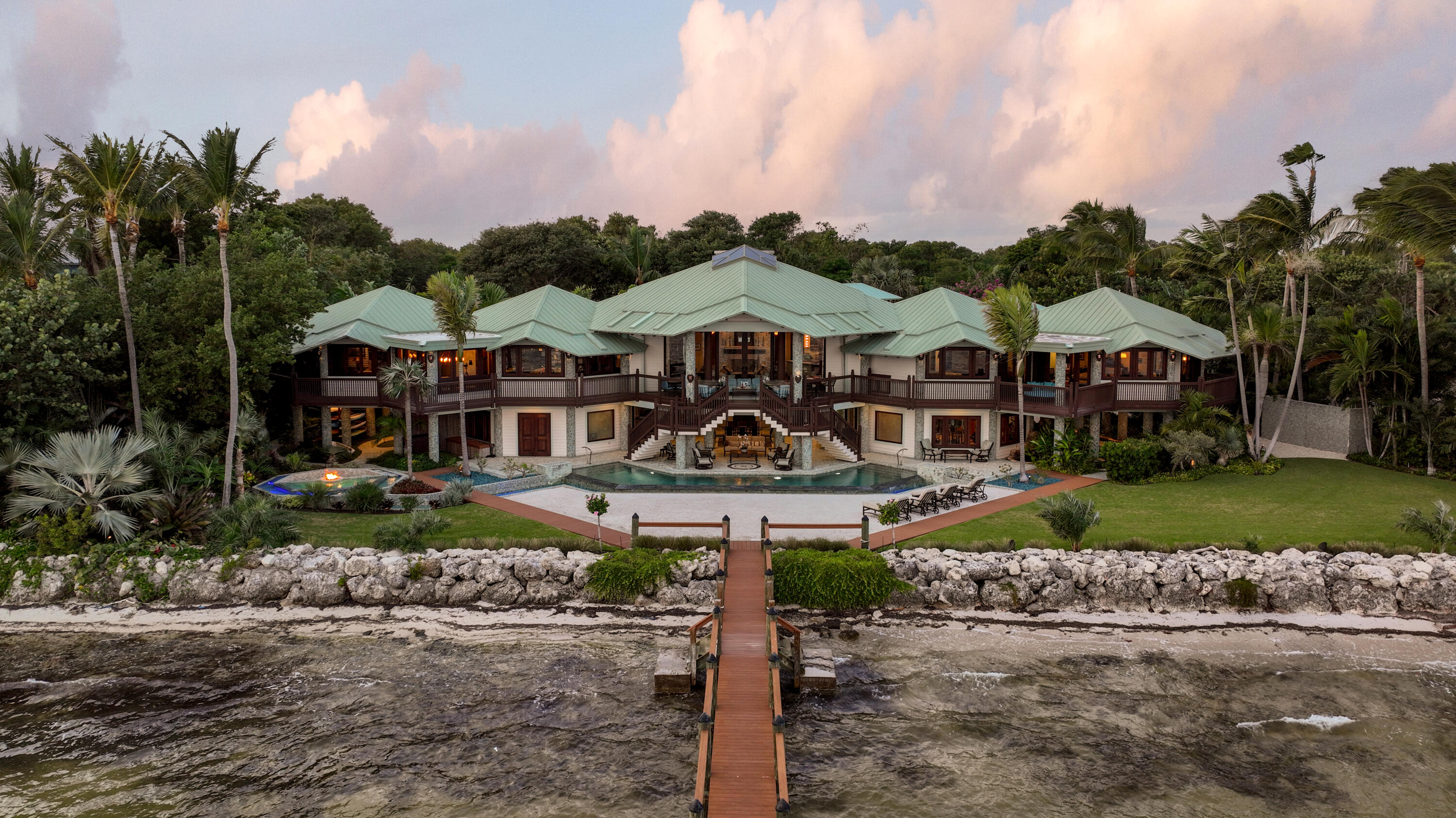 89301 Old State Road Tavernier, FL 33070 - Photo 43 of 99 a front view of a house with garden