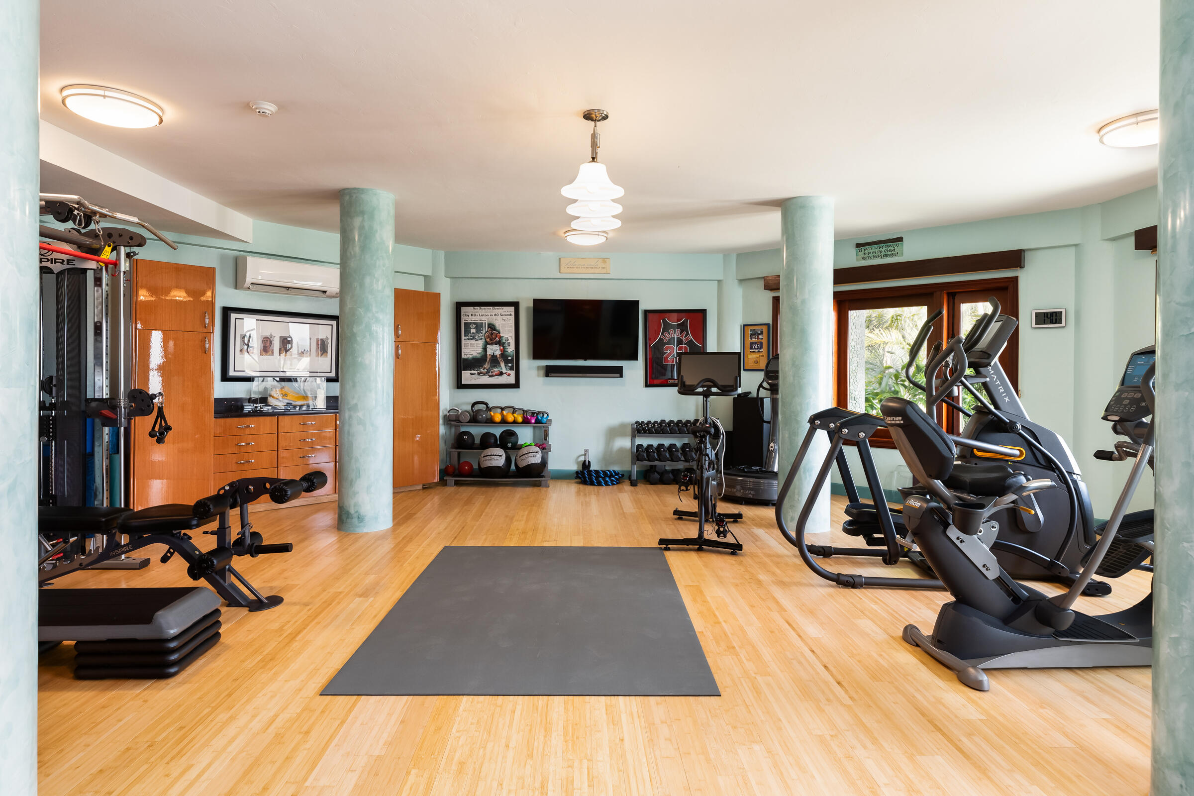 89301 Old State Road Tavernier, FL 33070 - Photo 56 of 99 a view of a room with gym equipment