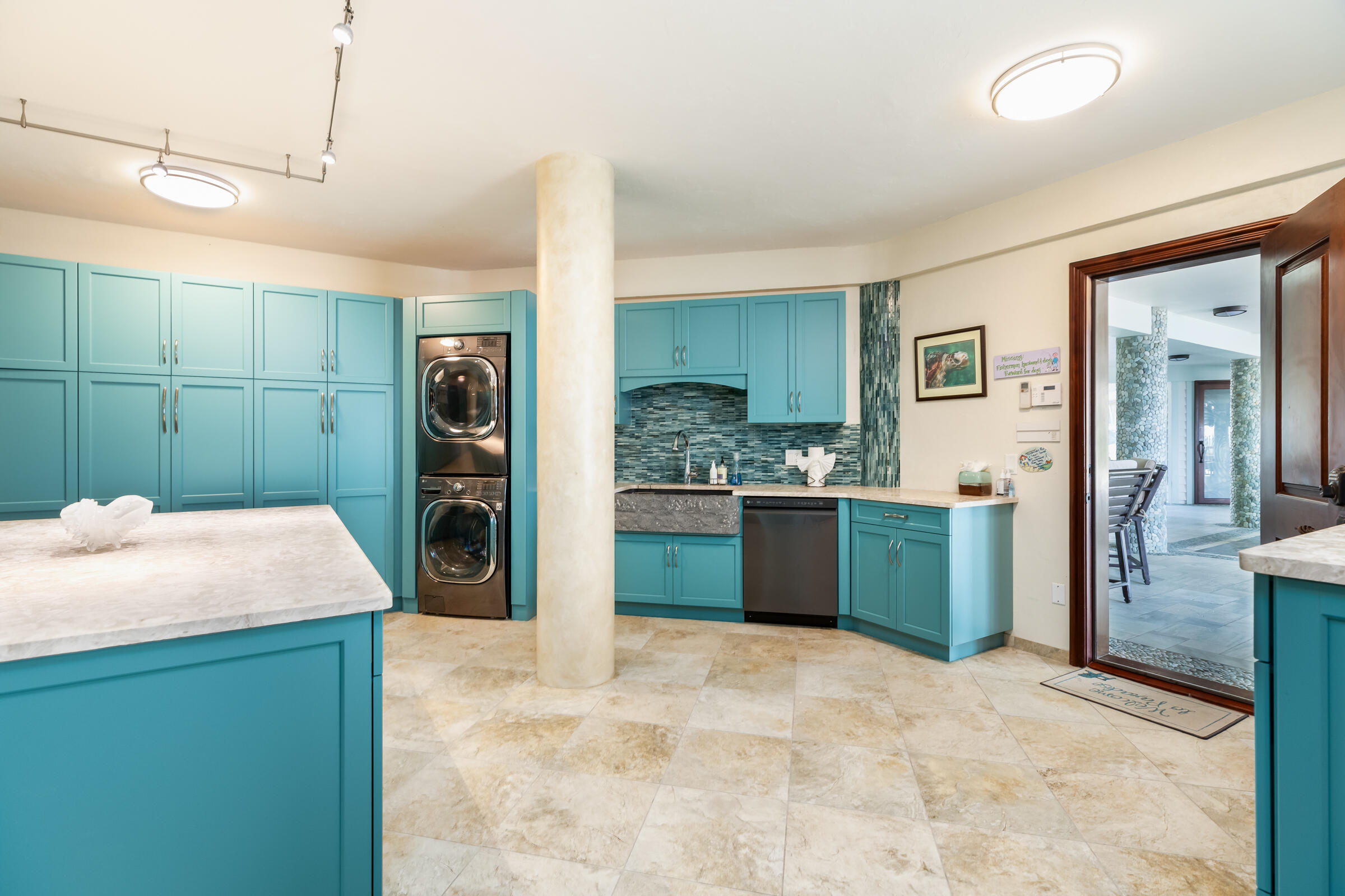 89301 Old State Road Tavernier, FL 33070 - Photo 59 of 99 a kitchen with a sink and a refrigerator