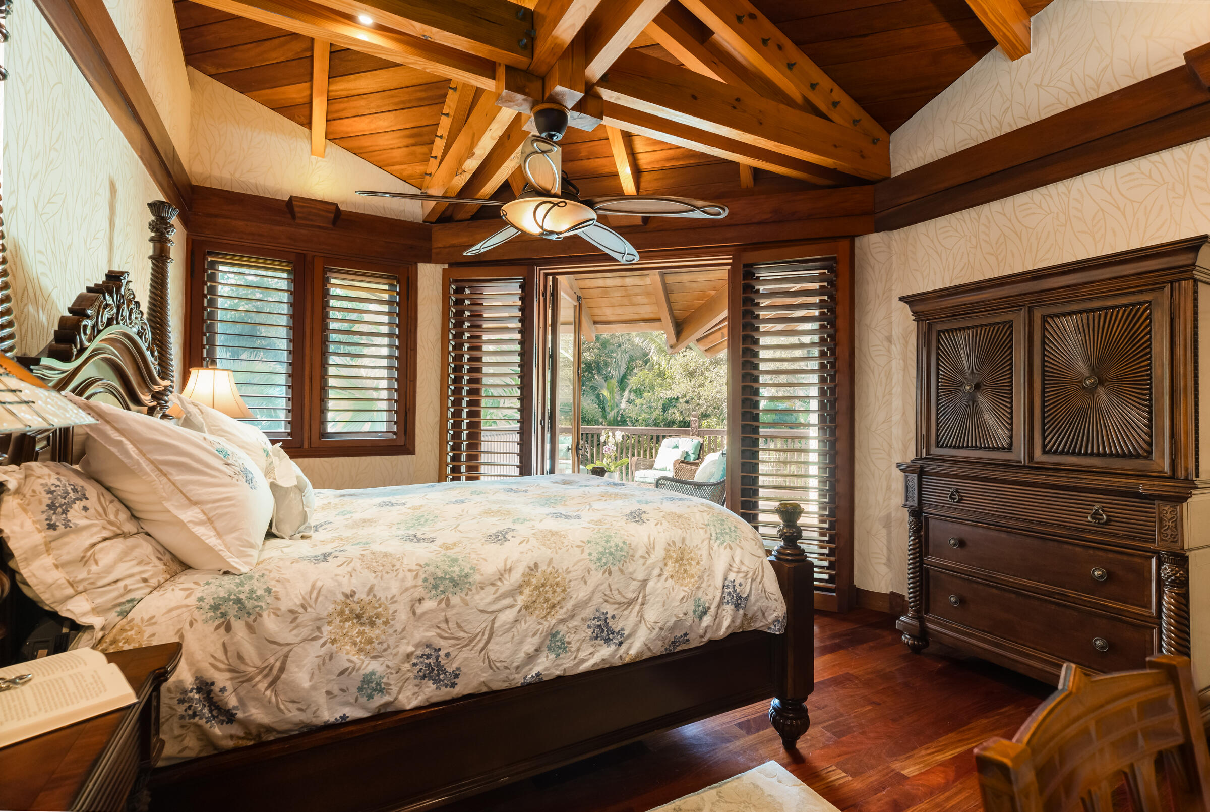 89301 Old State Road Tavernier, FL 33070 - Photo 72 of 99 a bed sitting in a bedroom next to a window