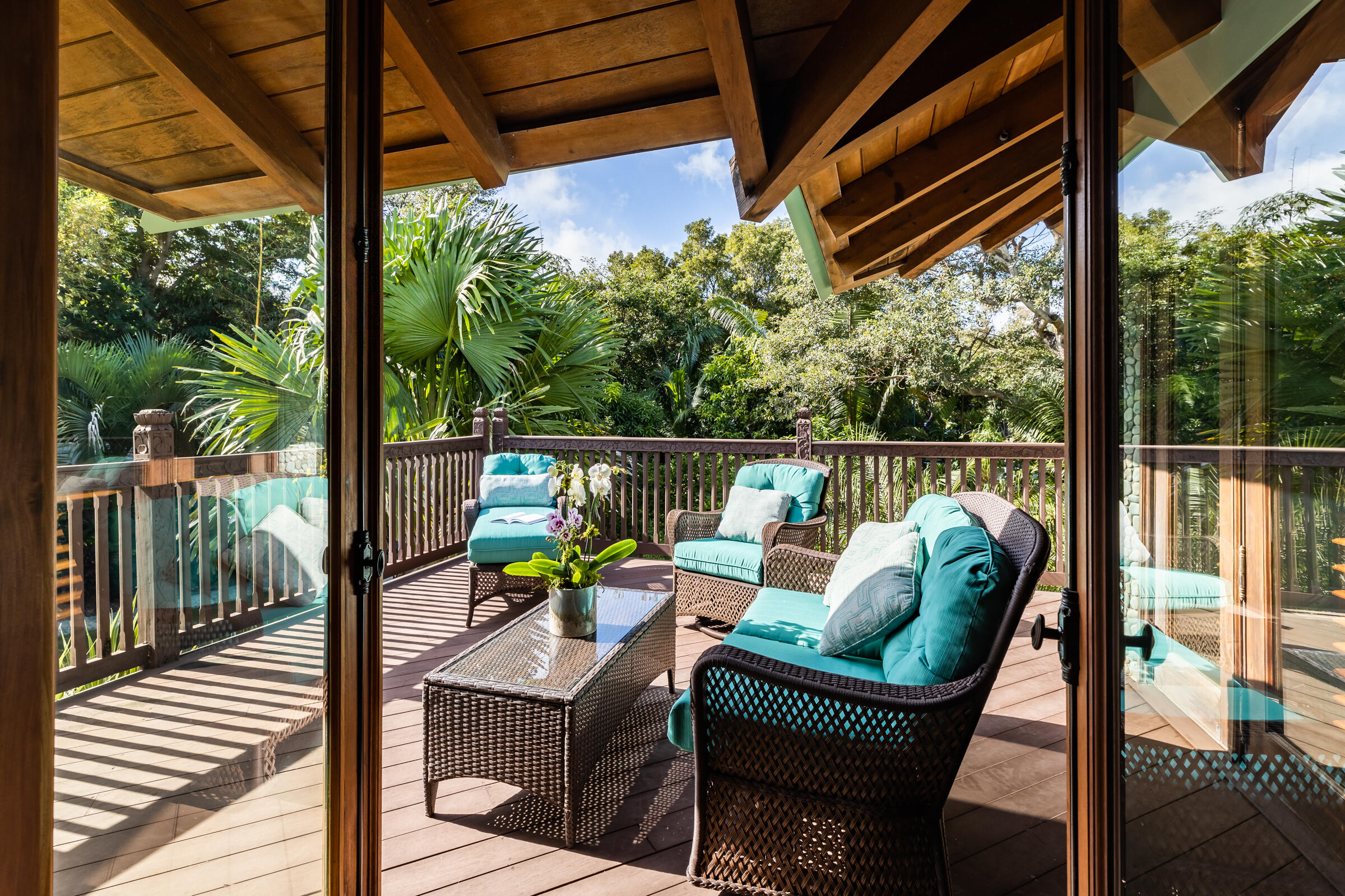 89301 Old State Road Tavernier, FL 33070 - Photo 73 of 99 a view of a chair and tables in the balcony
