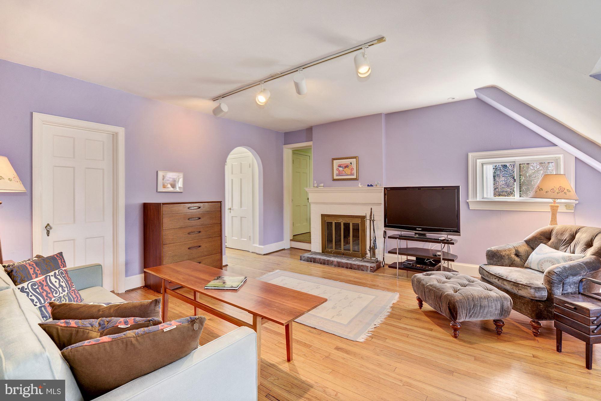 3519 Rodman Street Northwest Washington, DC 20008 - Photo 8 of 16 Interior (General)