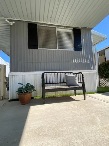 a view of entryway with a front door