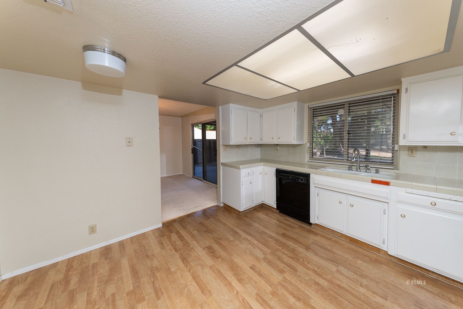 539 West Wasp Avenue Ridgecrest, CA 93555 - Photo 7 of 47