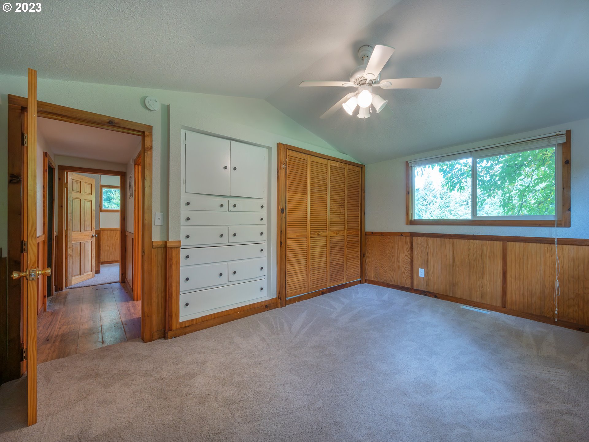 1590 Romie Howard Road Yoncalla, OR 97499 - Photo 22 of 48 an empty room with windows and closet