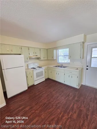 $1,050 | 3011 Villa Road, Sebring, FL 33870