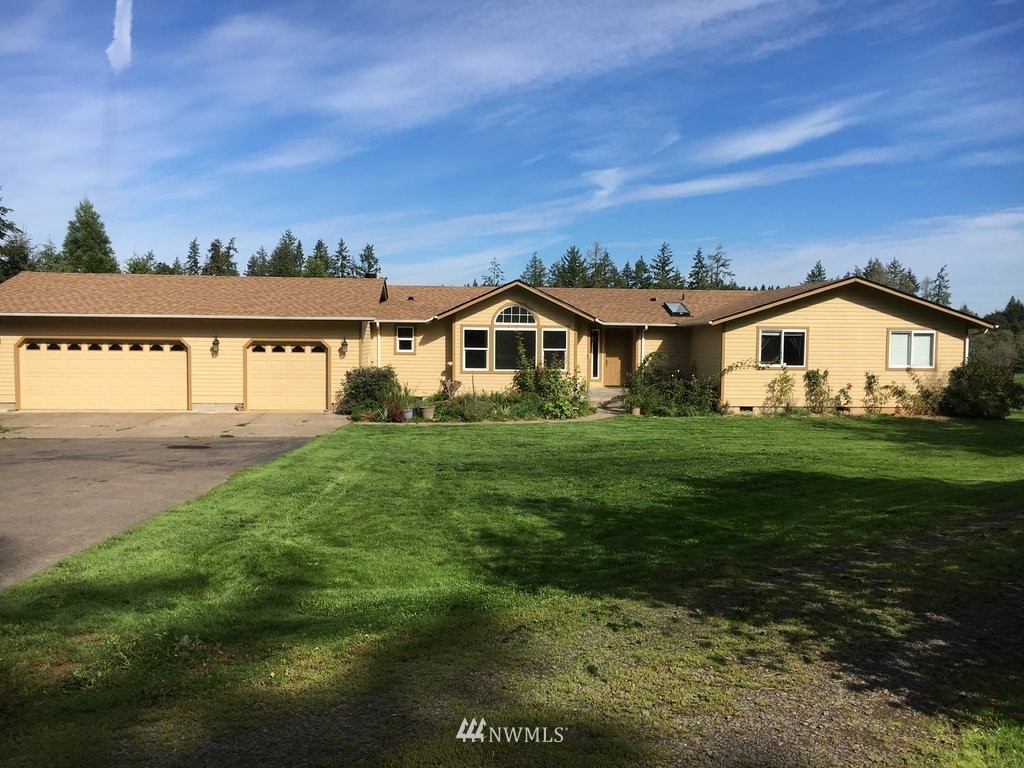 896 King Road Winlock, WA 98596 - Photo 1 of 39 a front view of a house with a garden