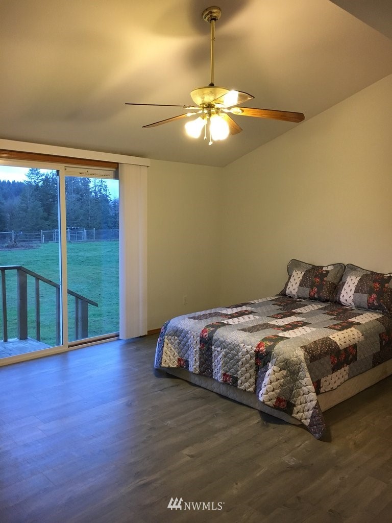 896 King Road Winlock, WA 98596 - Photo 9 of 39 a spacious bedroom with a bed and wooden floor