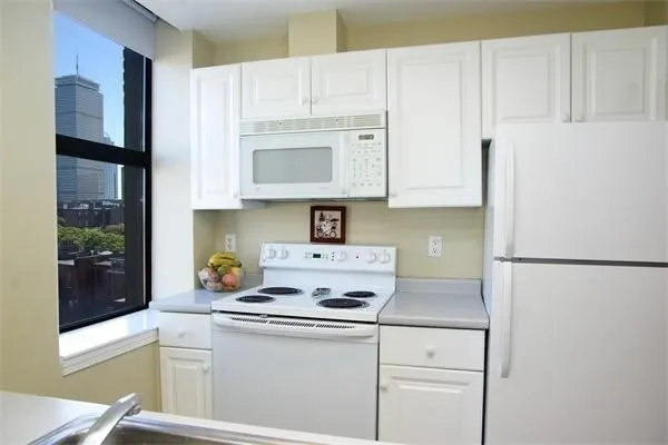 $3,600 | 4 Charlesgate East, Unit 602, Boston, MA 02215