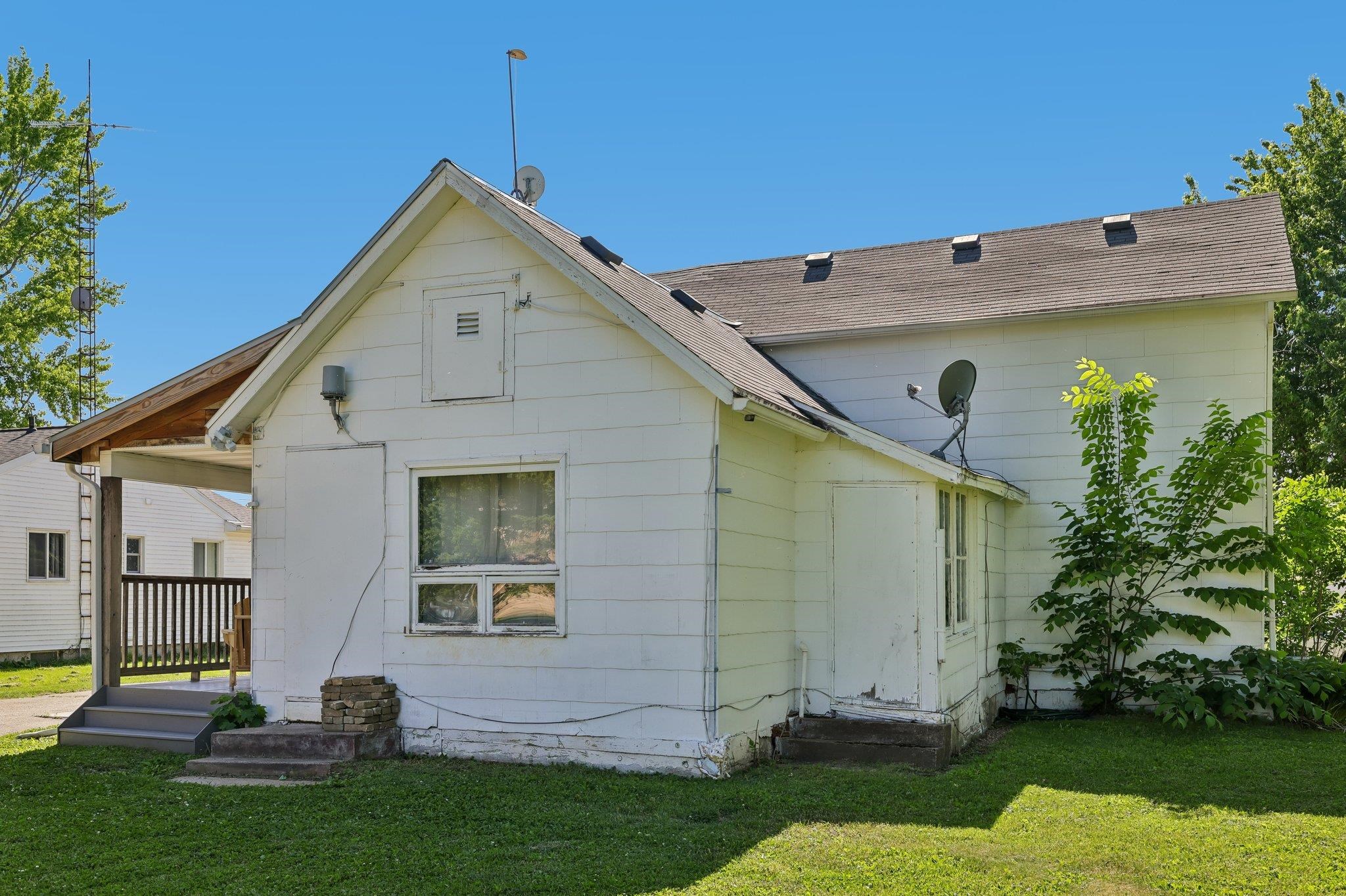 1027 Farnham Street Columbus, WI 53925 - Photo 34 of 39