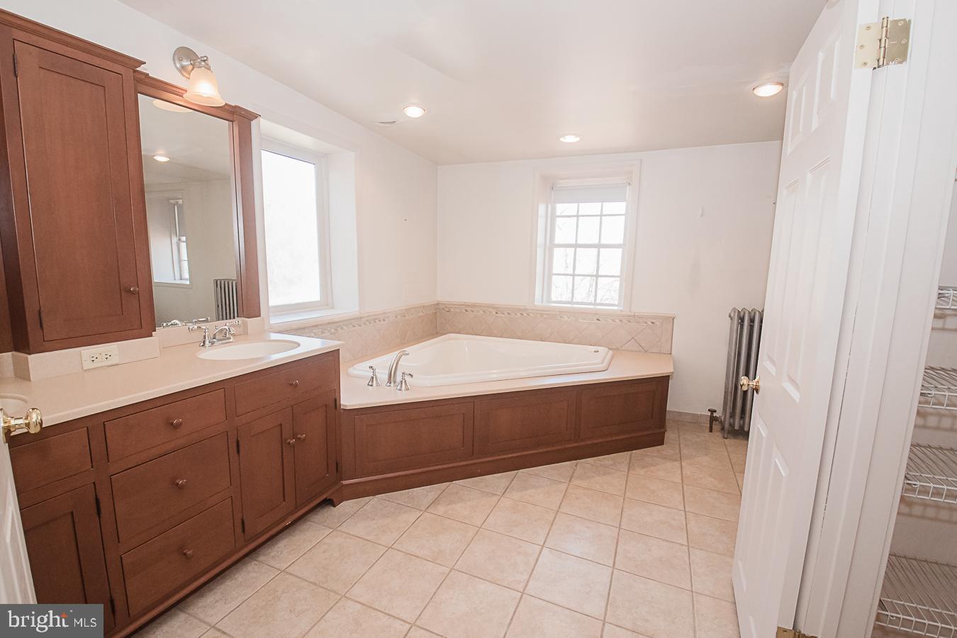 929 East Schuylkill Road Pottstown, PA 19465 - Photo 14 of 36 Gallery Image 14