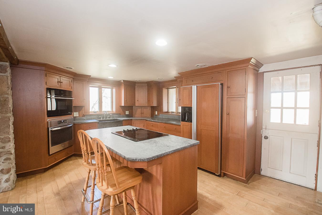 929 East Schuylkill Road Pottstown, PA 19465 - Photo 3 of 36 Gallery Image 3