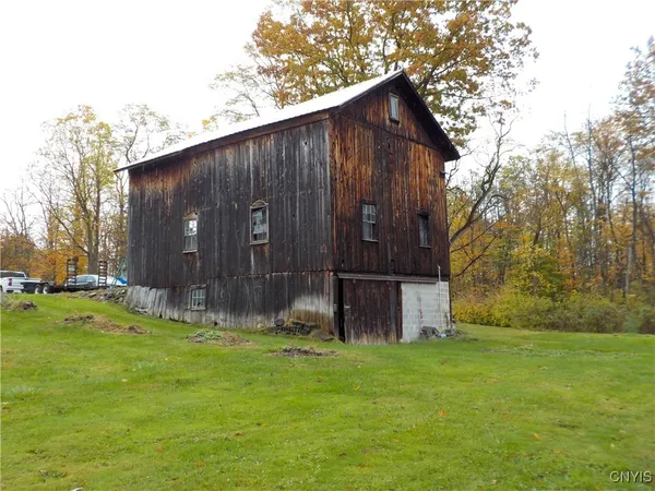 $359,900 | 12095 Broadway Road, Victory, NY 13033