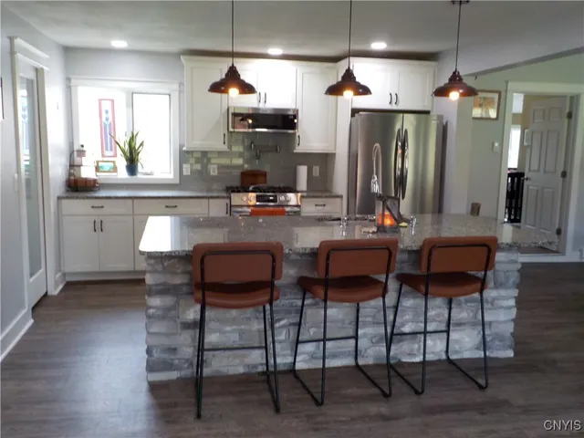 $384,900 | 12095 Broadway Road, Victory, NY 13033