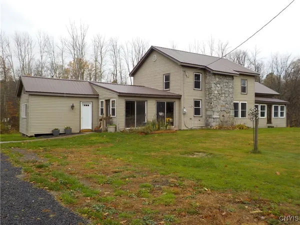 $359,900 | 12095 Broadway Road, Victory, NY 13033