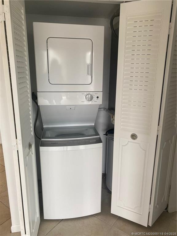 2118 Southeast Edler Drive, Unit B Stuart, FL 34994 - Photo 4 of 6 a close view of washer and dryer