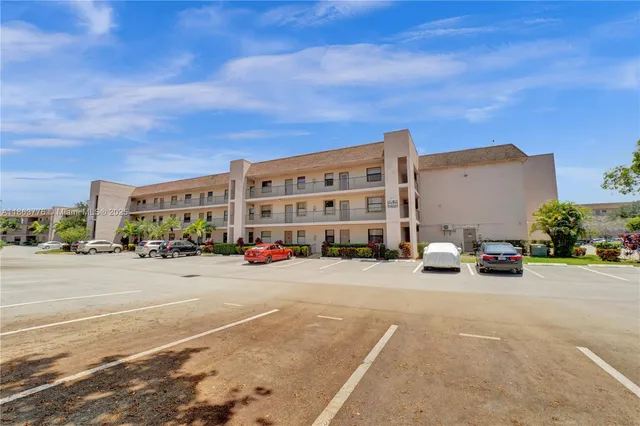 $109,000 | 10332 Sunrise Lakes Boulevard, Unit 206, Sunrise, FL 33322