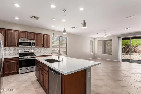 $2,850 | 1744 West Turtle Hill Drive, Anthem, AZ 85086