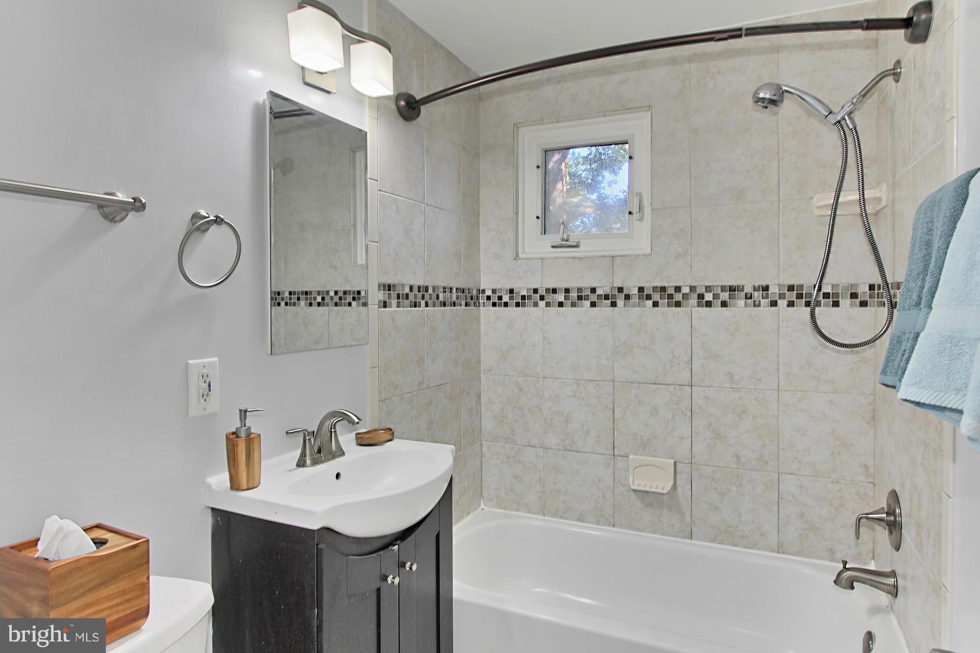 6010 Ridge View Drive Alexandria, VA 22310 - Photo 17 of 25 Bath