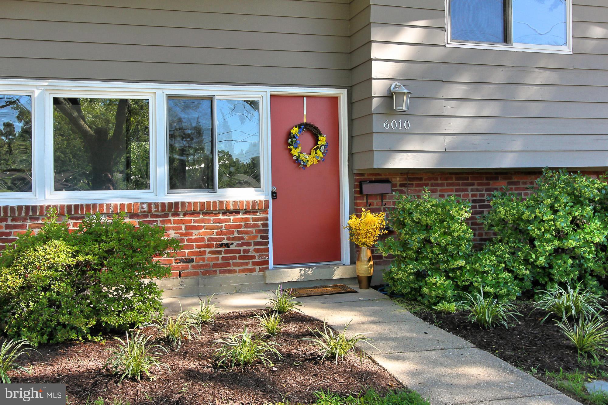 6010 Ridge View Drive Alexandria, VA 22310 - Photo 4 of 25 Welcome home !