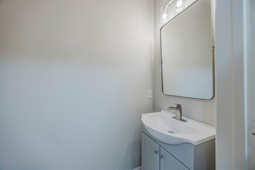 362 Spring Meadow Drive Fairview, TX 75069 - Photo 18 of 38 a bathroom with a sink and a mirror