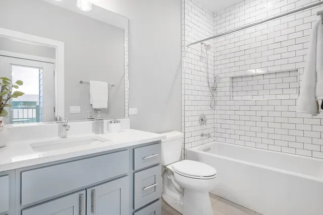 $3,495 | 261 Washington Boulevard, Unit 505, Oak Park, IL 60302