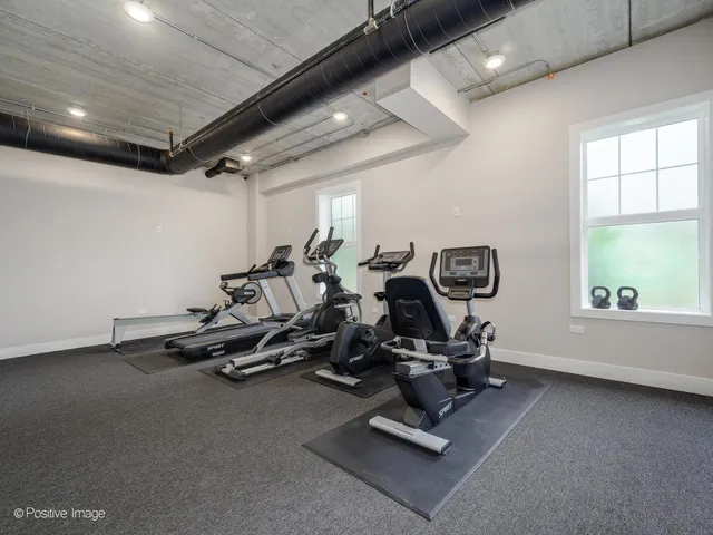 $3,495 | 261 Washington Boulevard, Unit 505, Oak Park, IL 60302