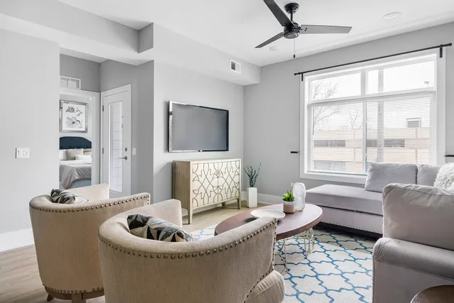 $3,495 | 261 Washington Boulevard, Unit 505, Oak Park, IL 60302