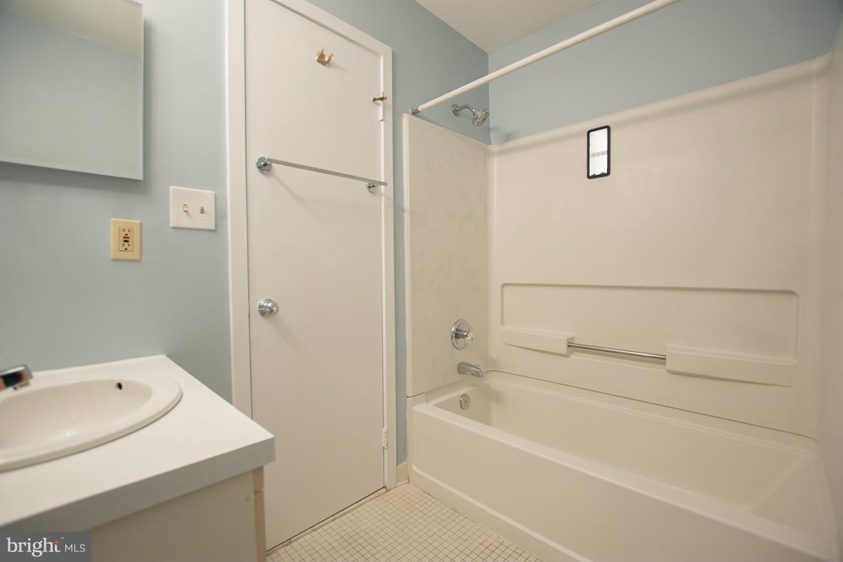612 Charles Street, Unit R36 Baltimore, MD 21230 - Photo 21 of 26 Bath (Master)