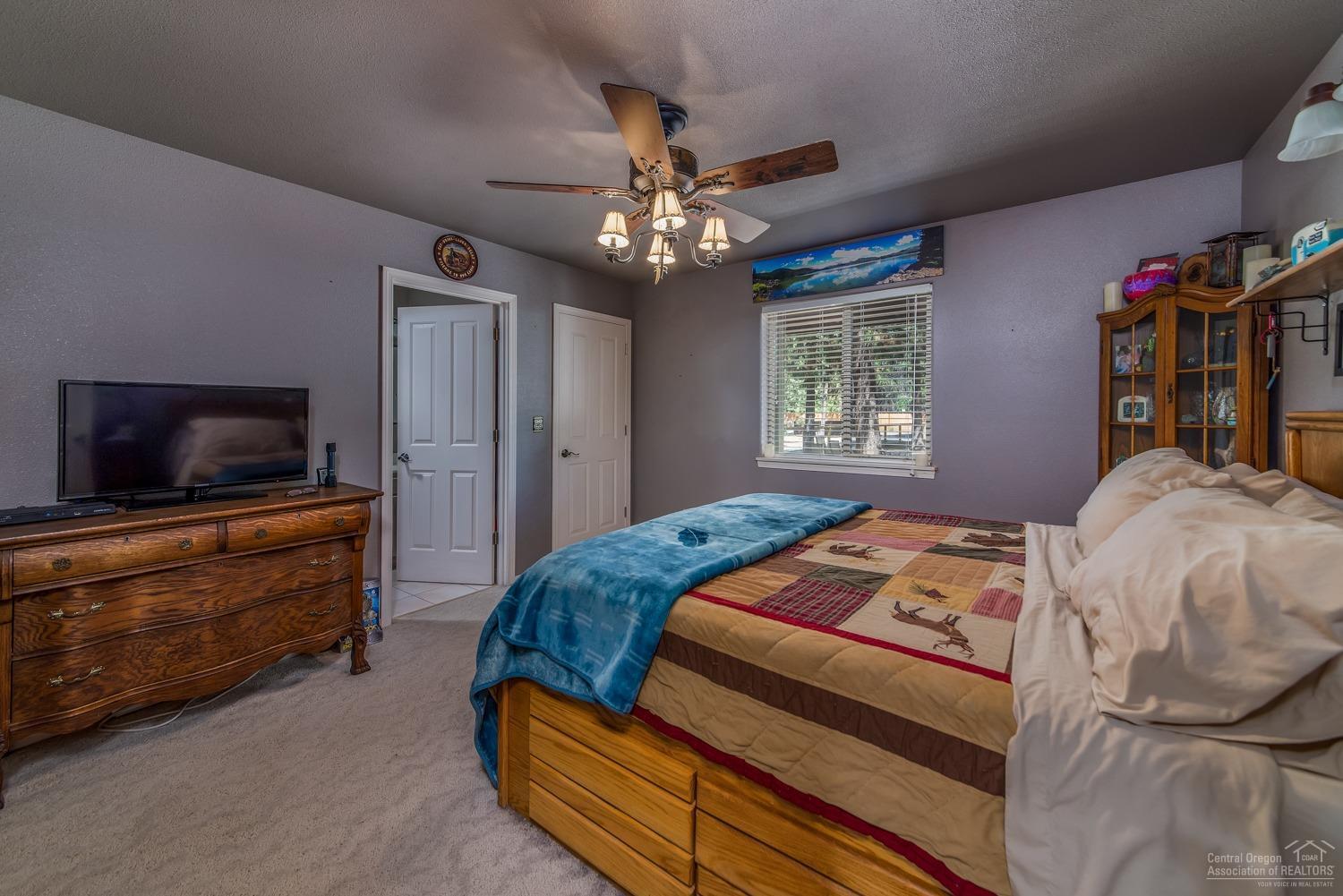 19257 Indian Summer Road Bend, OR 97702 - Photo 16 of 25 Main level master bedroom