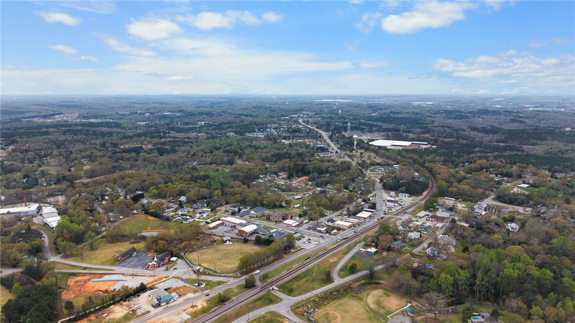 114 Sunny Pt Loop Central, SC 29630 - Photo 23 of 25 An expansive aerial perspective highlights this community's natural beauty and convenient infrastructure.