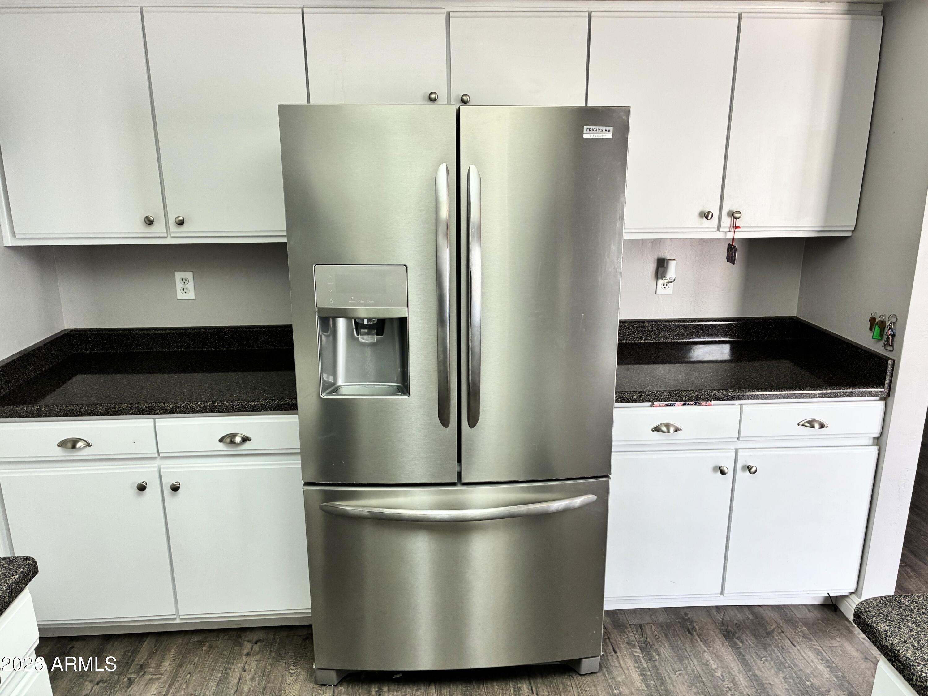 2548 West Kathleen Road Phoenix, AZ 85023 - Photo 4 of 21 kitchen-refrigerator & side counter