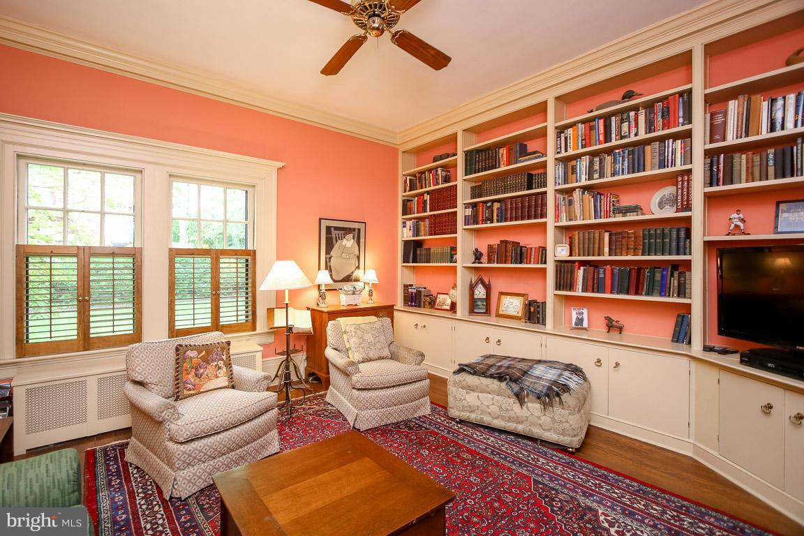 201 Longwood Road Baltimore, MD 21210 - Photo 13 of 30 Family Room