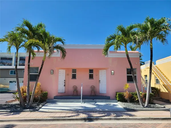 $2,000 | 321 Hayes Street, Unit 18, Hollywood, FL 33019