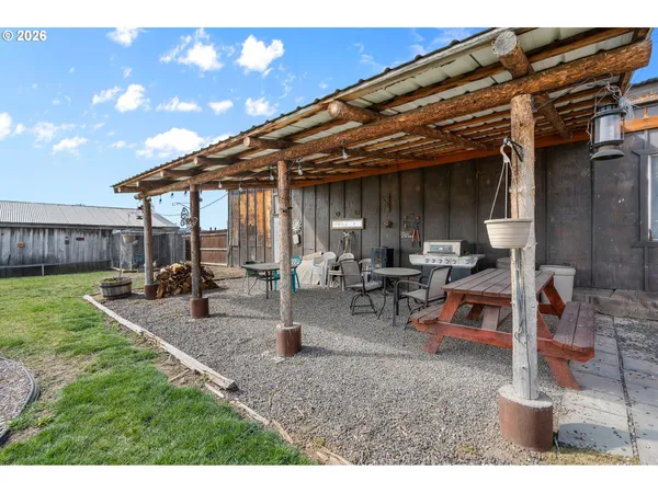 a view of a house with backyard and sitting area