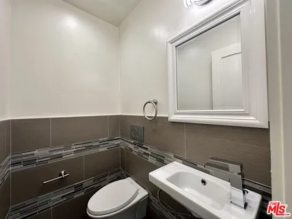 $3,495 | 1151 Horn Avenue, Unit 1, West Hollywood, CA 90069