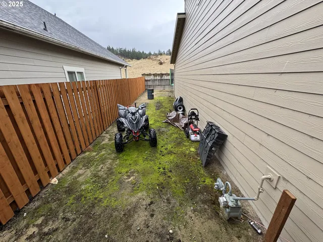 $545,000 | 2317 Laura Lane, North Bend, OR 97459