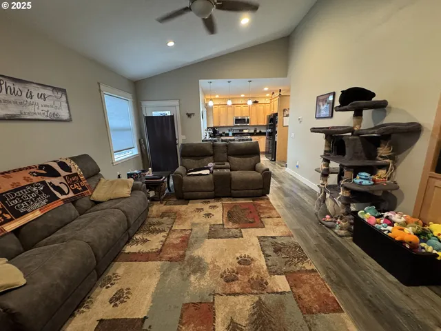 $545,000 | 2317 Laura Lane, North Bend, OR 97459